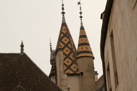 farbig glasierte Dachziegel in Beaune
